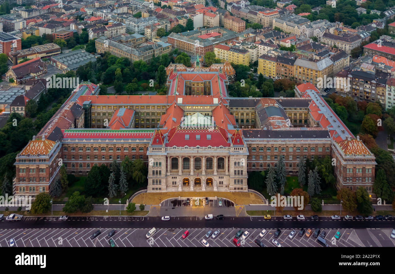 Il vecchio edificio storico di Budapest, Ungheria. Muegyetem. Foto Stock