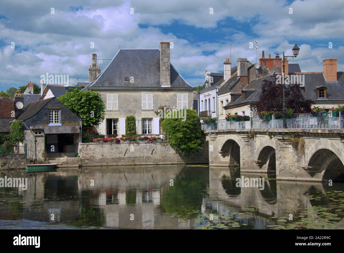 Ponte di pietra di fiume Indre Azay le Rideau Indre et Loire Francia Foto Stock