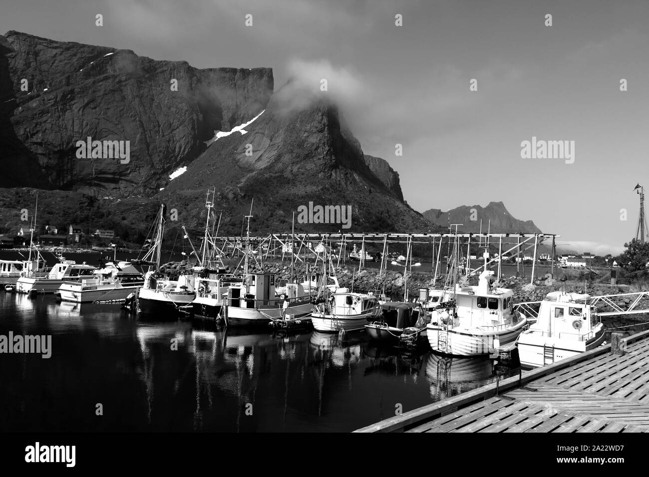 Villaggio di Pescatori di Reine, Isole Lofoten, Nordland, Norvegia, Scandinavia, Europa Foto Stock
