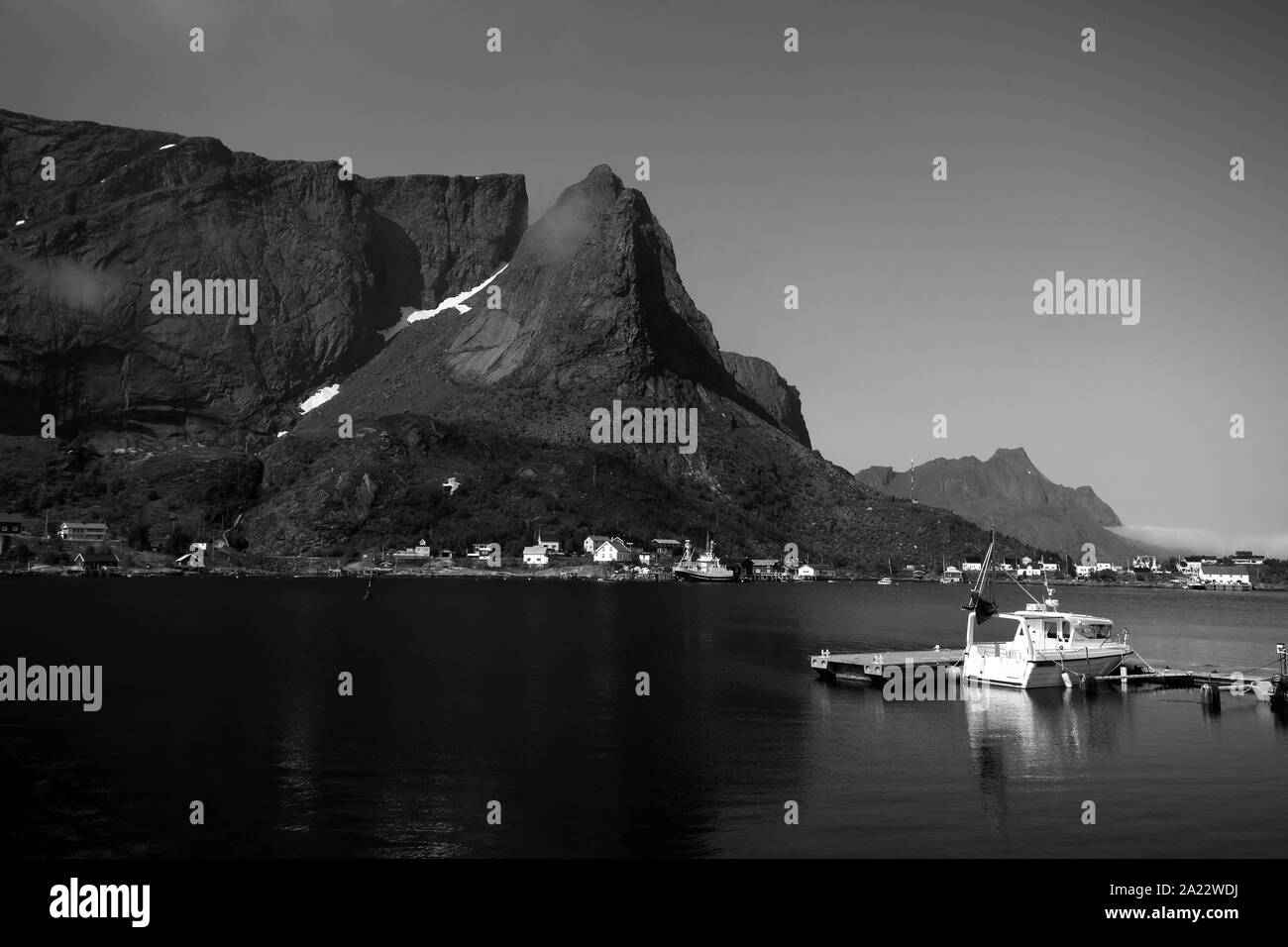 Villaggio di Pescatori di Reine, Isole Lofoten, Nordland, Norvegia, Scandinavia, Europa Foto Stock