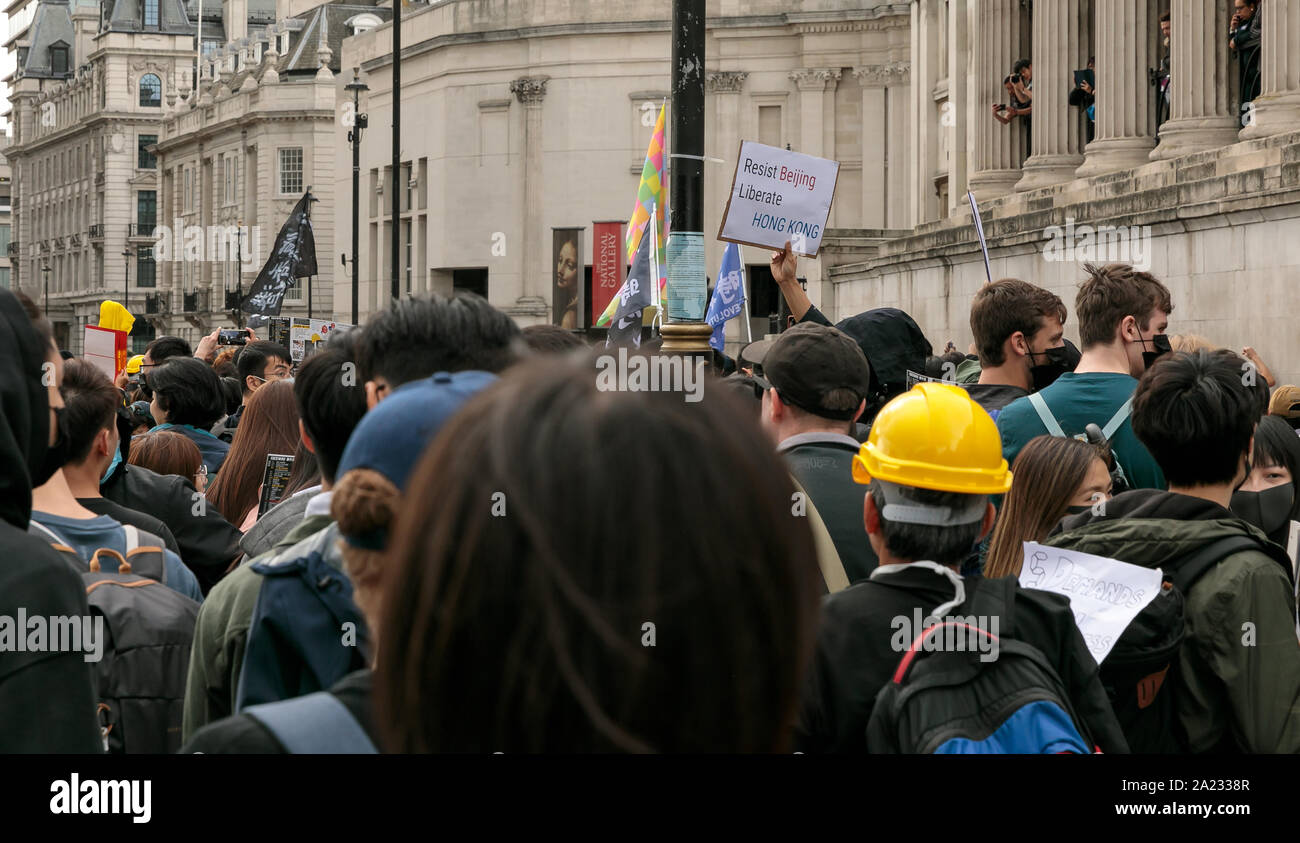 Dimostrazione contro la sovranità cinese di Hong Kong, Trafalgar Square, Londra, 28 settembre 2019. Centinaia di pf la gente si riunisce dopo marciando dal Consolato cinese Foto Stock