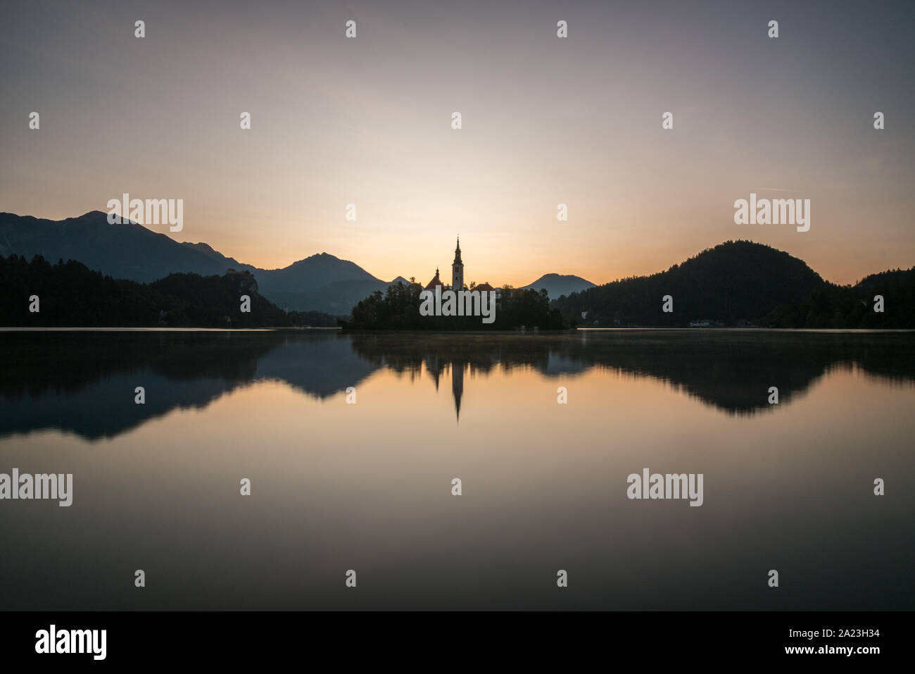 Tramonto sul lago di Bled Foto Stock