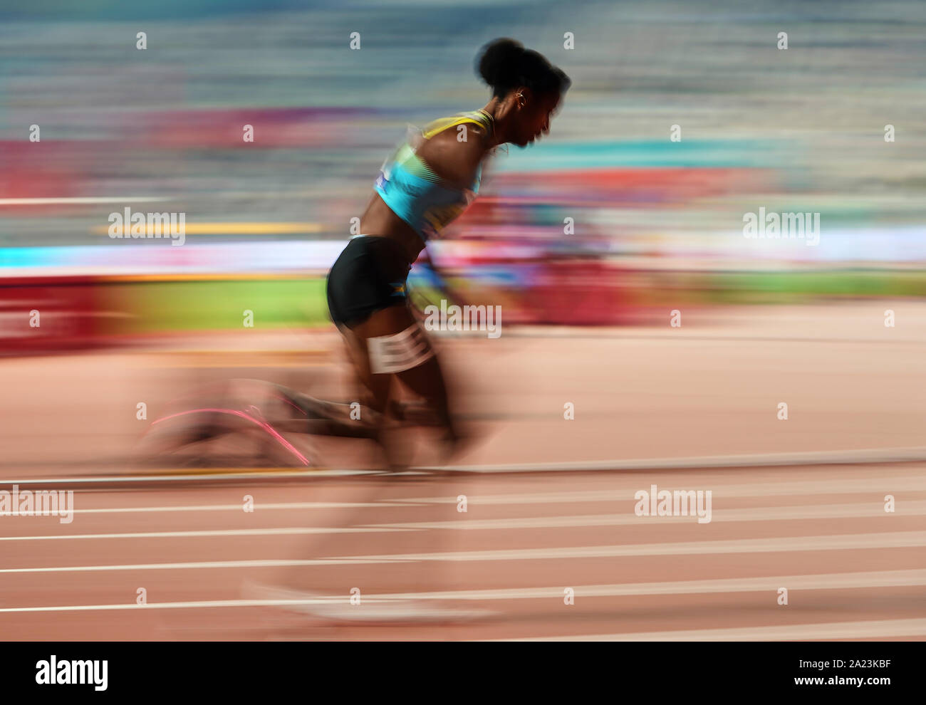 Doha in Qatar. Il 30 settembre, 2019. Shaunae Miller-Uibo delle Bahamas a competere in 400 metri per le donne durante il XVII IAAF mondiale di atletica Al Khalifa Stadium di Doha, in Qatar. Ulrik Pedersen/CSM/Alamy Live News Foto Stock