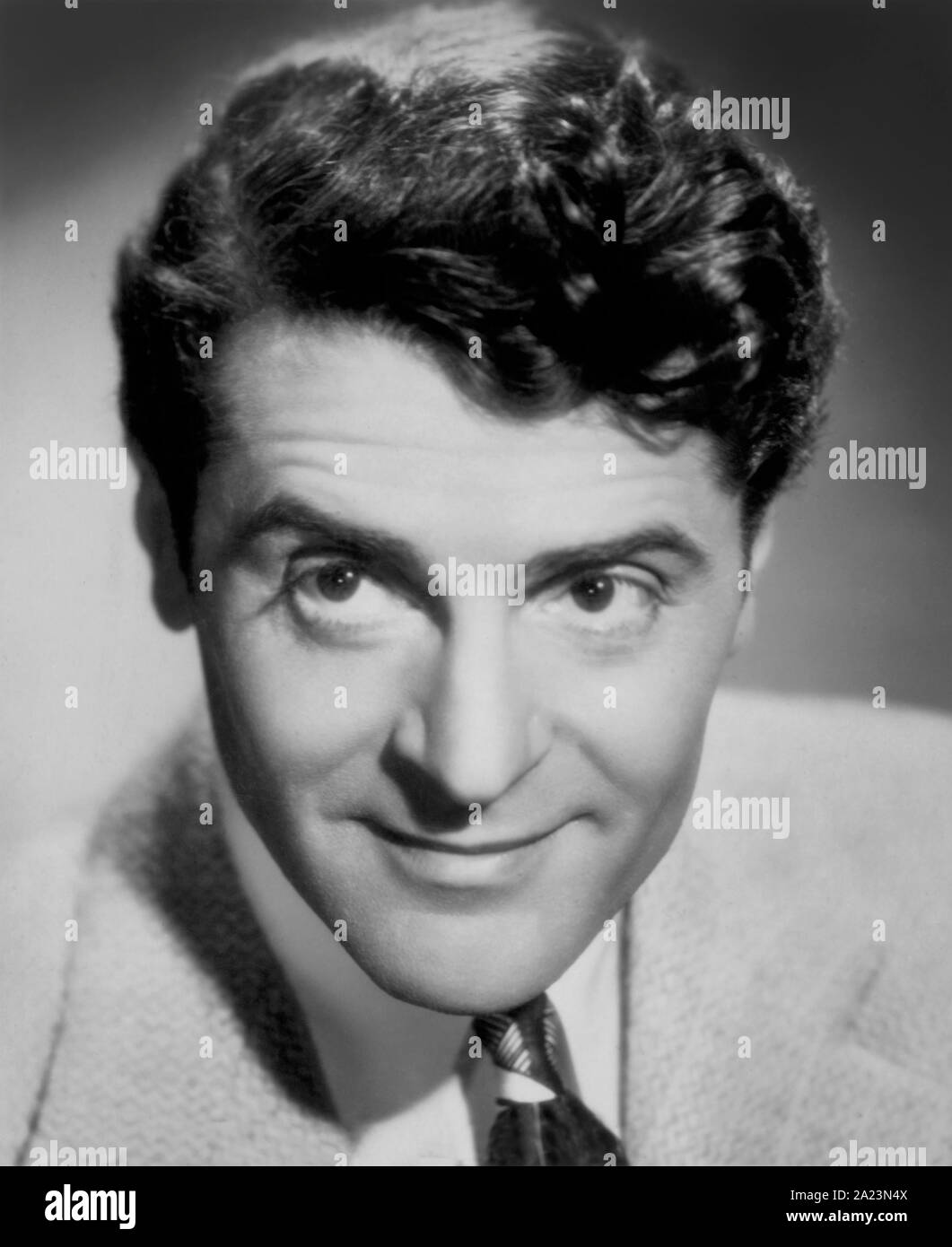 Nato in Austria, American Film attore Francesco Lederer, testa e spalle pubblicità ritratto, 1941 Foto Stock