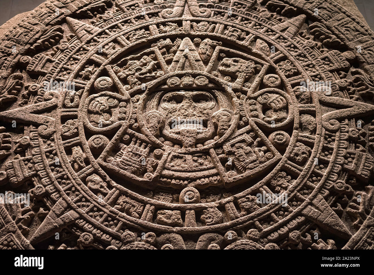 Luglio 24, 2019: Calendario azteco Pietra o Pietra del sole e il Museo Nazionale di Antropologia, Città del Messico, Messico Foto Stock