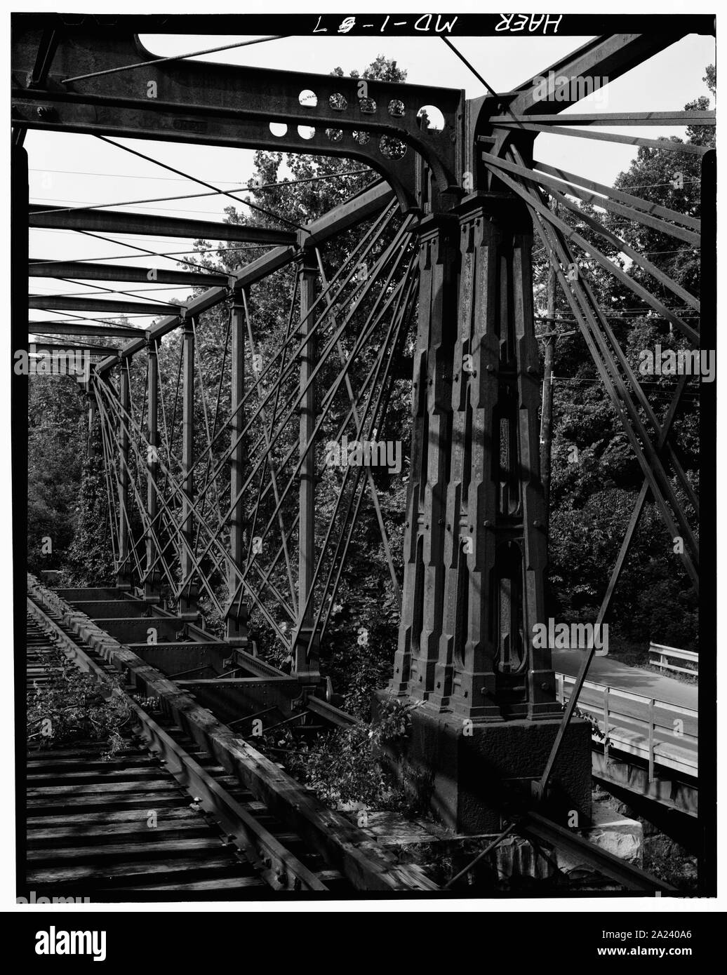 Estremità accoppiate posti a metà span che mostra il collegamento diagonale di organi di tensione con colata di ancoraggio - Baltimore e Ohio Railroad, Bollman ponte di travatura reticolare, Spanning poco Patuxent River, Savage, Howard County, MD; Bollman Wendel Alan, Designer; Christianson, Justine, trasmettitore; Foto Stock