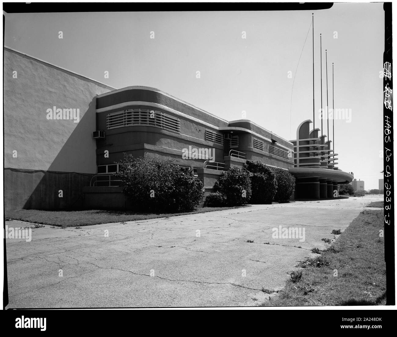 La sezione settentrionale della vista in elevazione frontale, presa da Northwest - Pan-Pacific Auditorium, 1600 Beverly Boulevard, Los Angeles, Contea di Los Angeles, CA; Foto Stock