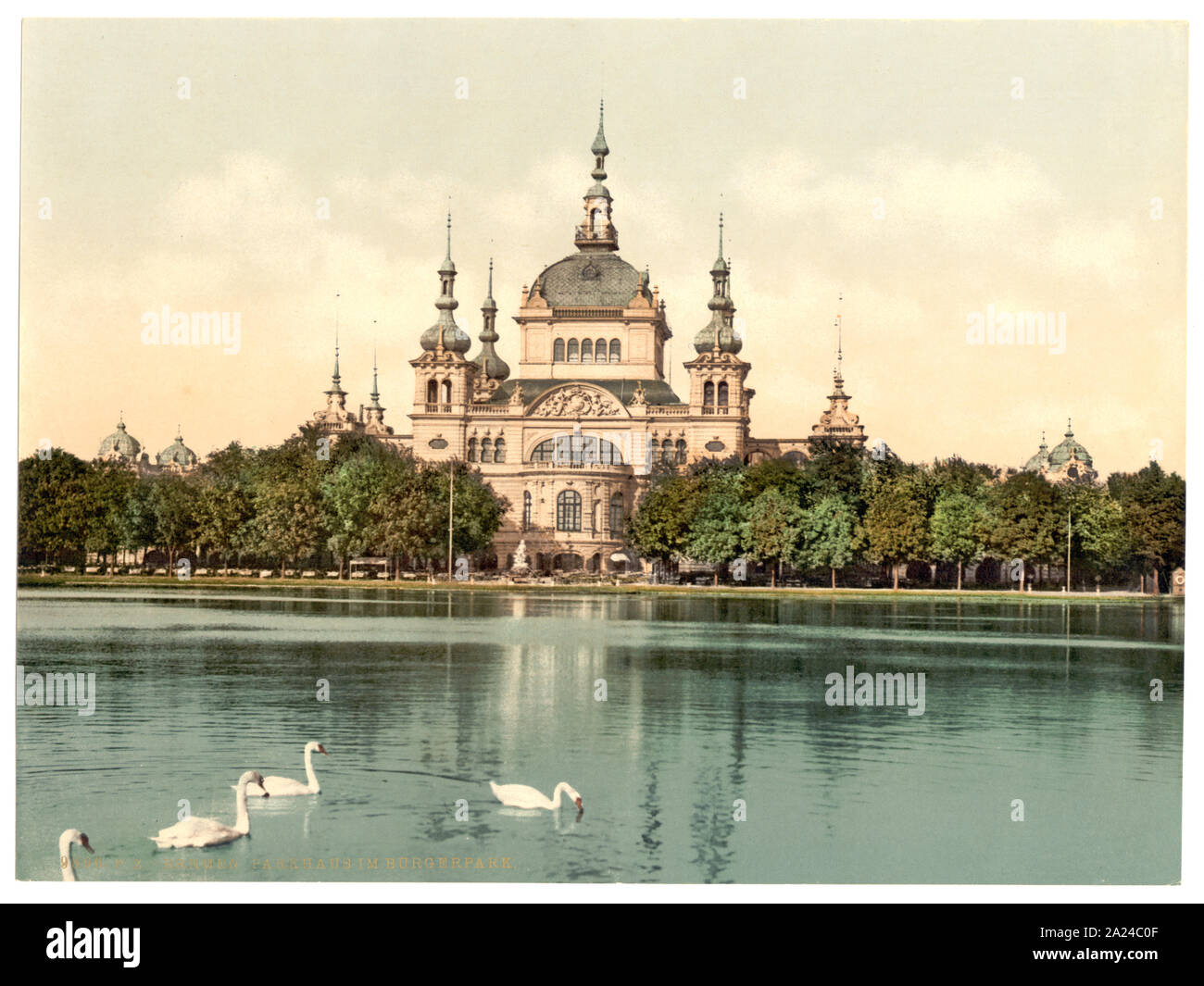 Guardiaparco in casa Berger Park, Bremen, Germania; stampa n. 9896.; titolo dalla Detroit Publishing Co., catalogo J-sezione estera. Detroit, Michigan. : Detroit Photographic Company, 1905..; fa parte di: Viste della Germania nella stampa Photochrom collection.; Foto Stock