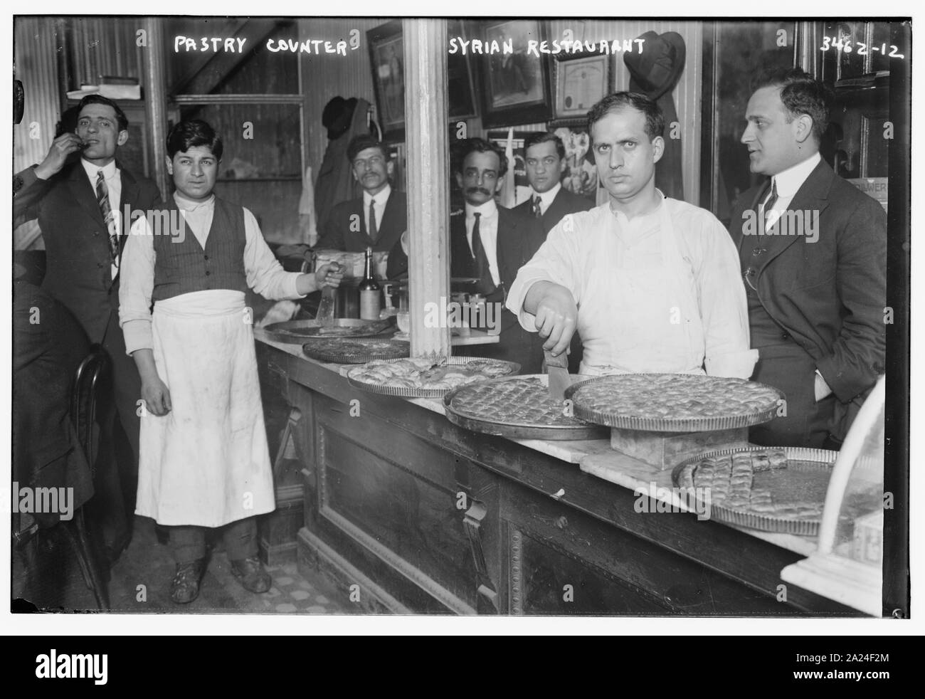 Contatore di pasticceria -- ristorante siriano Foto Stock