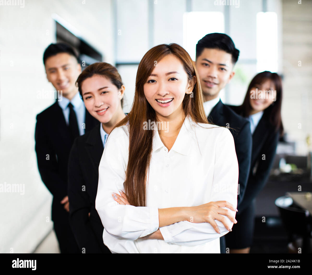Fiducioso asian business team sorge in ufficio Foto Stock