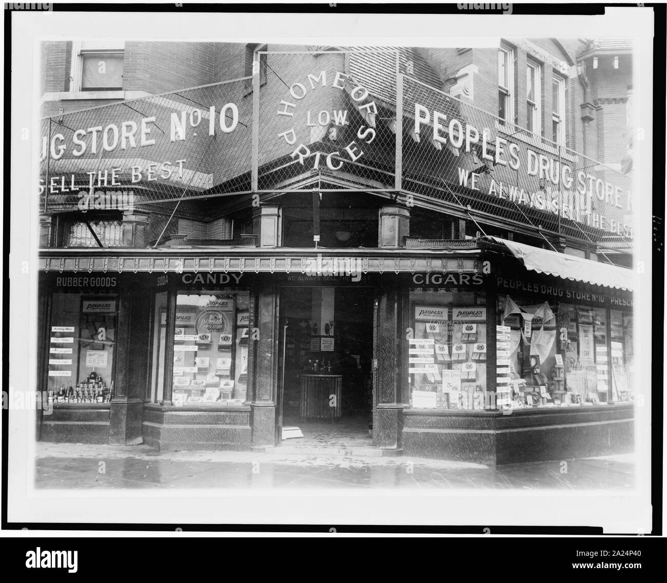 Persone di Drug Store n. 10, XVIII e Columbia Road, N.W., Washington D.C. Foto Stock