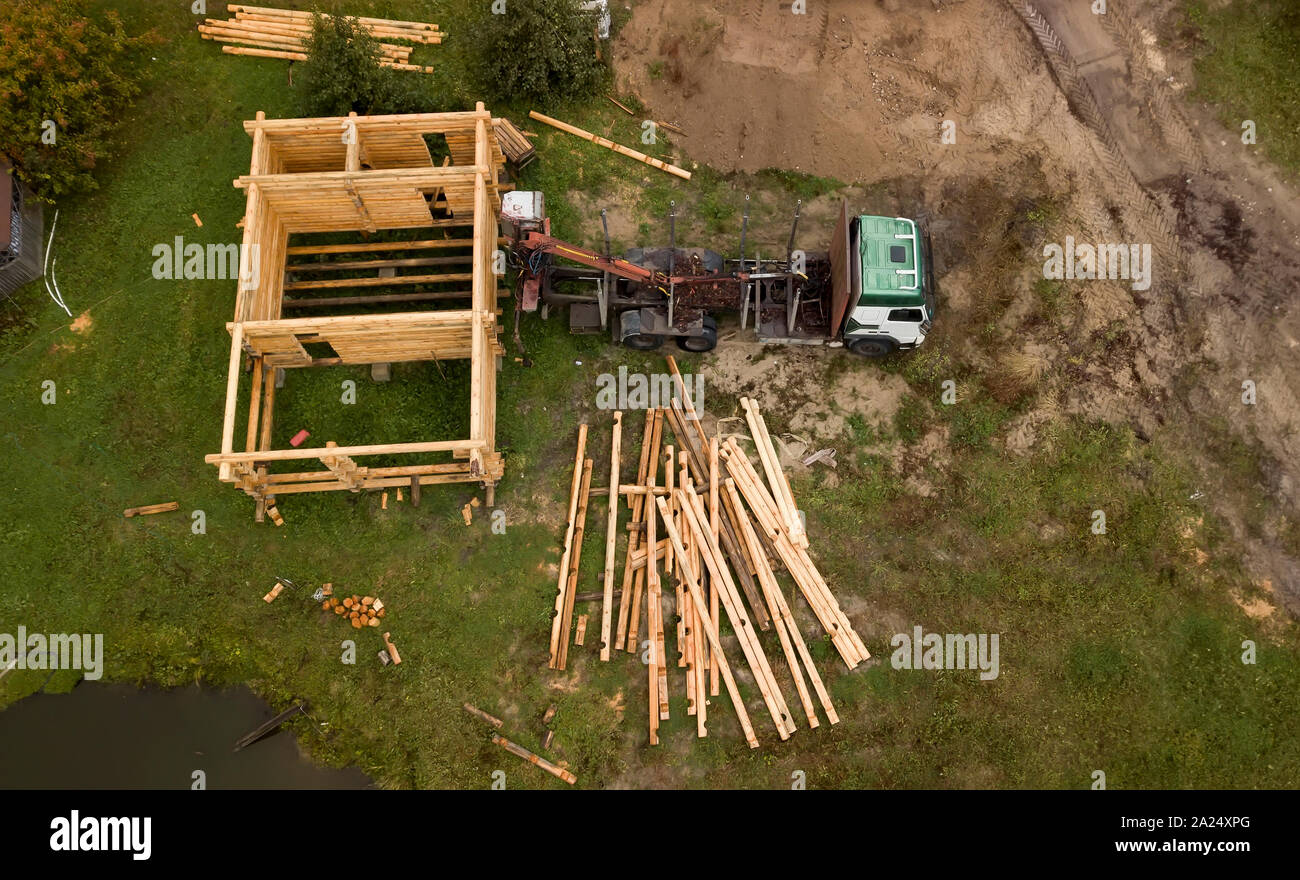 La costruzione di una casa da un log house vista superiore Foto Stock