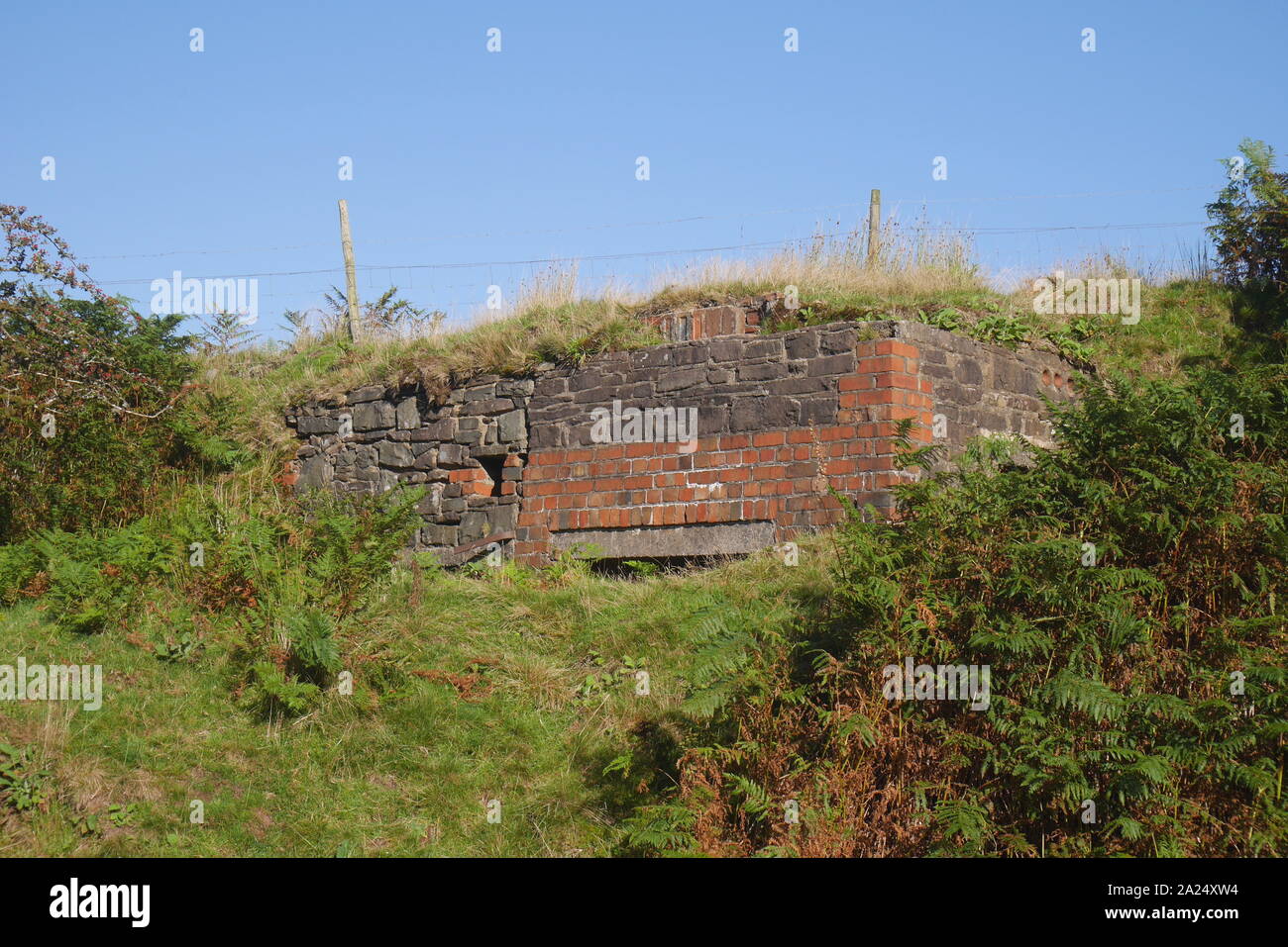 Guerra Mondiale 2 mattone mitragliatrice pillola box, piani di bracci, Brecon Beacons, Powys, South Wales, Regno Unito Foto Stock