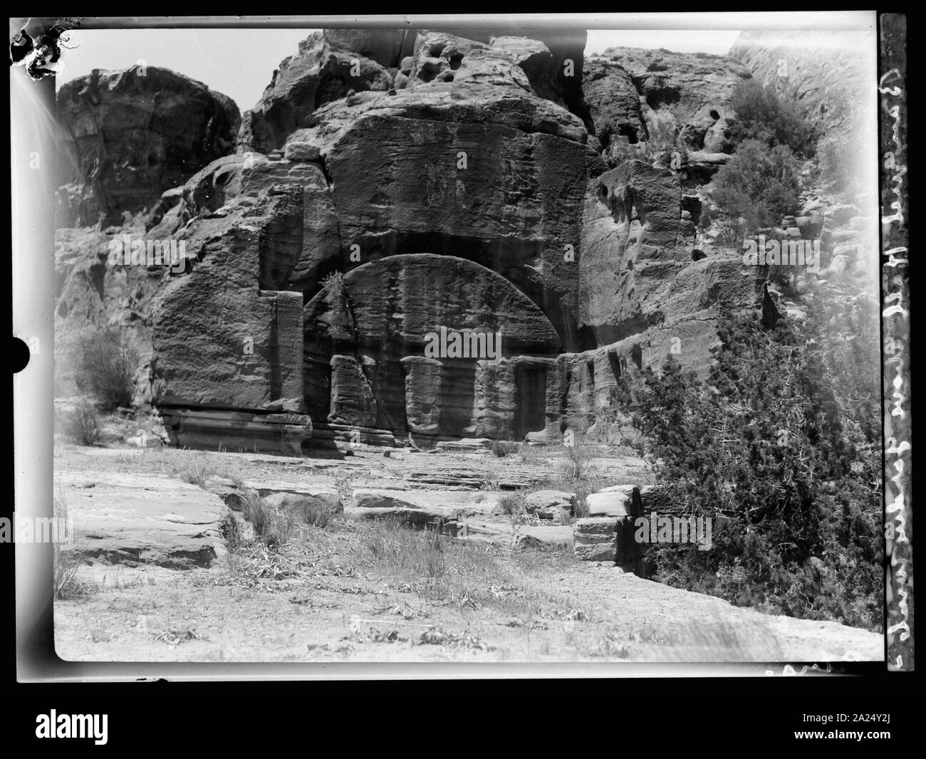 Petra. El-Farasah & obelisco zona di colmo. Sala romana, Wadi Farasah. Talee di roccia per ricevere volte in muratura Foto Stock