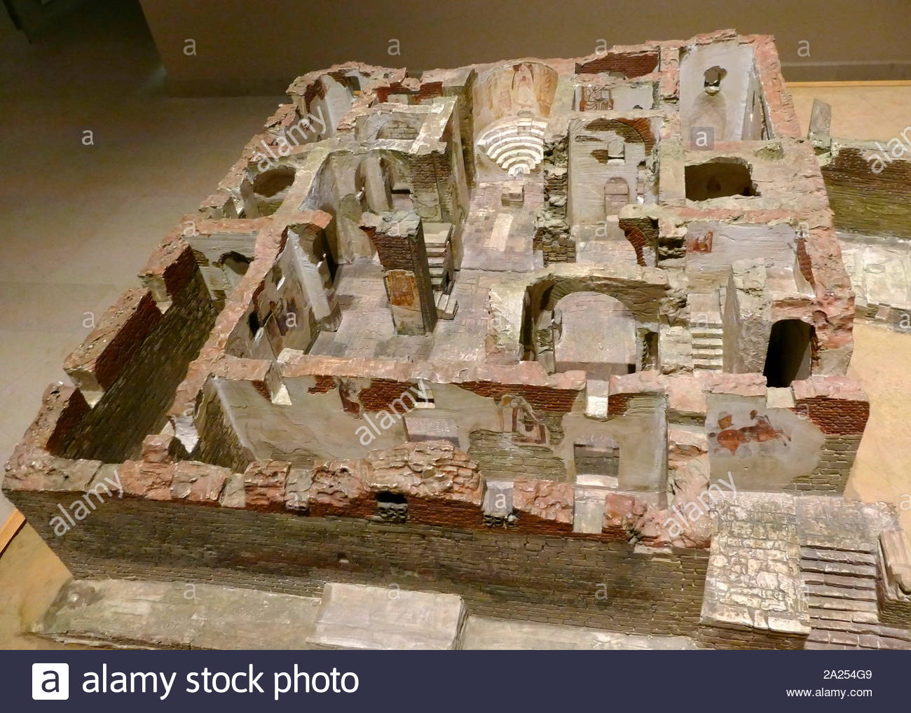 Modello di Faras Cattedrale, che risale a 7-10secolo D.C. Faras era una delle città principali nella Nubia Inferiore. Il sito della città, sul confine tra il moderno Egitto e Sudan a Wadi Halfa salienti, era inondata dal lago Nasser negli anni Sessanta ed è ora permanentemente sott'acqua. Prima di questa inondazione, estesi lavori archeologici è stata condotta da una archeologica polacca team guidato dal professor Kazimierz Michalowski. La città raggiunse il suo apice durante il periodo Cristiano di Nubia. Foto Stock