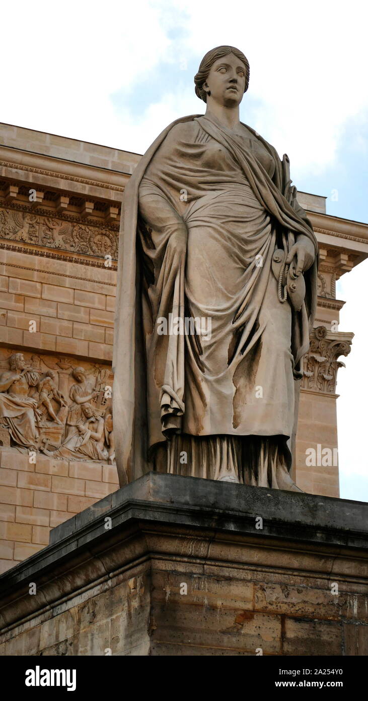 Statua al di fuori del Palais de Bourbon, (assemblaggio Nationale) a Parigi, Francia Foto Stock