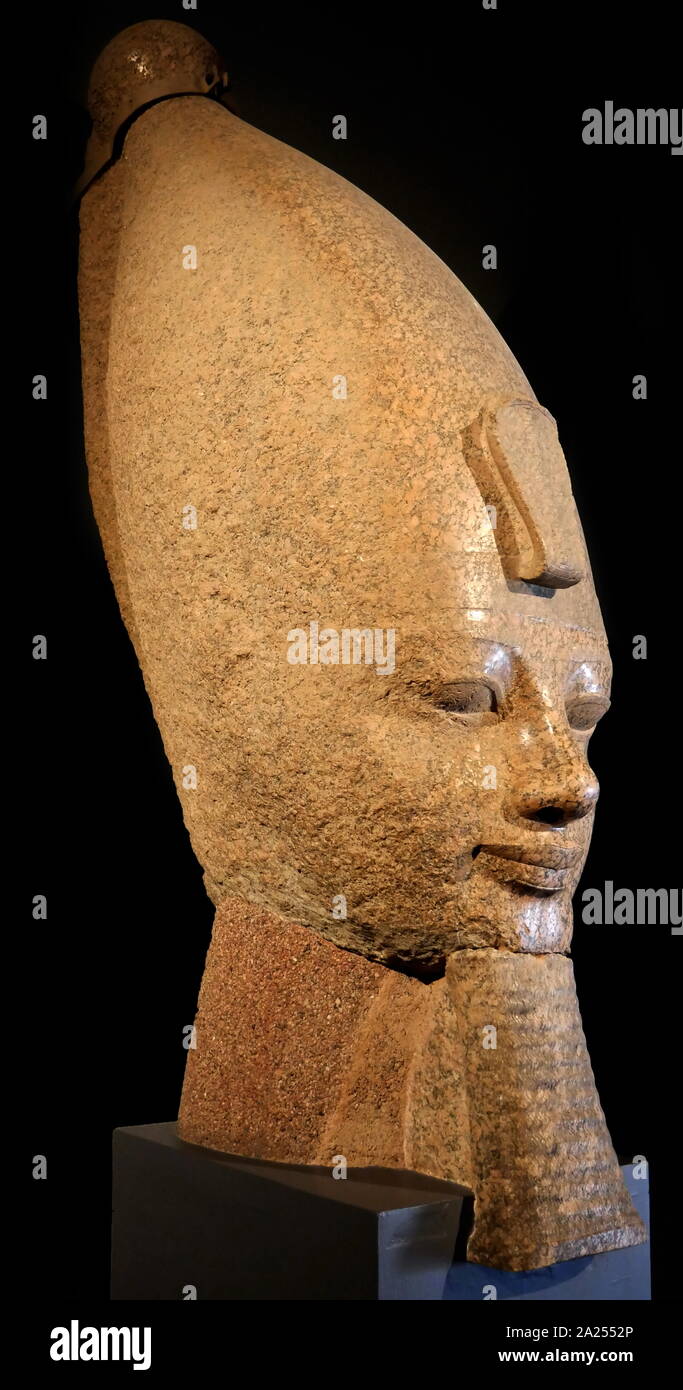 Testa del re Amenofi III. Granito, Nuovo Regno 1403-1365 A.C. Amenhotep III (Ellenizzata come Amenophis III; Amana egiziano-?atpa; significato Amon è soddisfatto), anche noto come Amenhotep il magnifico, era il nono faraone della XVIII dinastia. Foto Stock