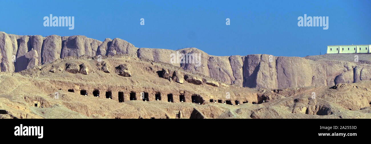 Le tombe dei nobili sono sepolcri a Tebe (Luxor), l'Alto Egitto. Situato nella necropoli tebana, essi sono i luoghi di sepoltura di alcuni potenti cortigiani e persone della città antica. Foto Stock