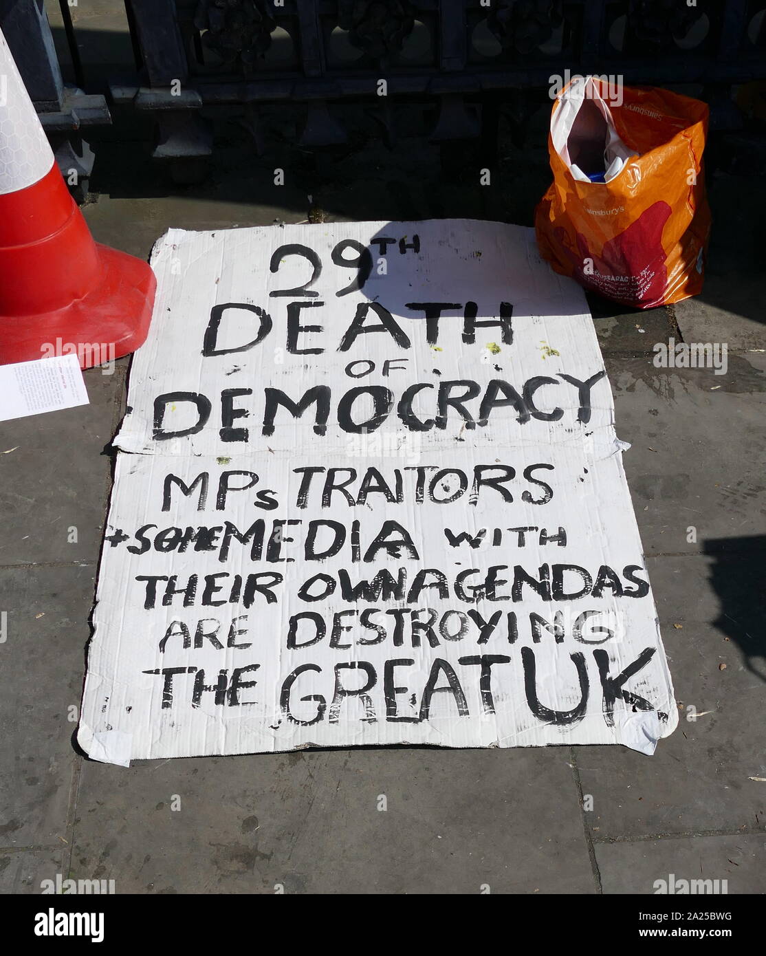 Brexit "lascia" protesta al Parlamento a Londra, Aprile 2019.Brexit è il processo del ritiro del Regno Unito (UK) dall'Unione europea (UE). A seguito di un referendum tenutosi il 23 giugno 2016 in cui 51,9 per cento di quelle supportate di voto a lasciare l'UE Foto Stock