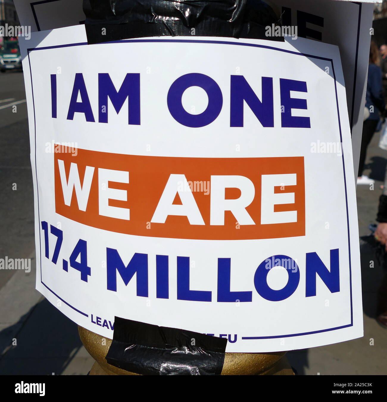 Brexit "lascia" protesta al Parlamento a Londra, Aprile 2019.Brexit è il processo del ritiro del Regno Unito (UK) dall'Unione europea (UE). A seguito di un referendum tenutosi il 23 giugno 2016 in cui 51,9 per cento di quelle supportate di voto a lasciare l'UE Foto Stock