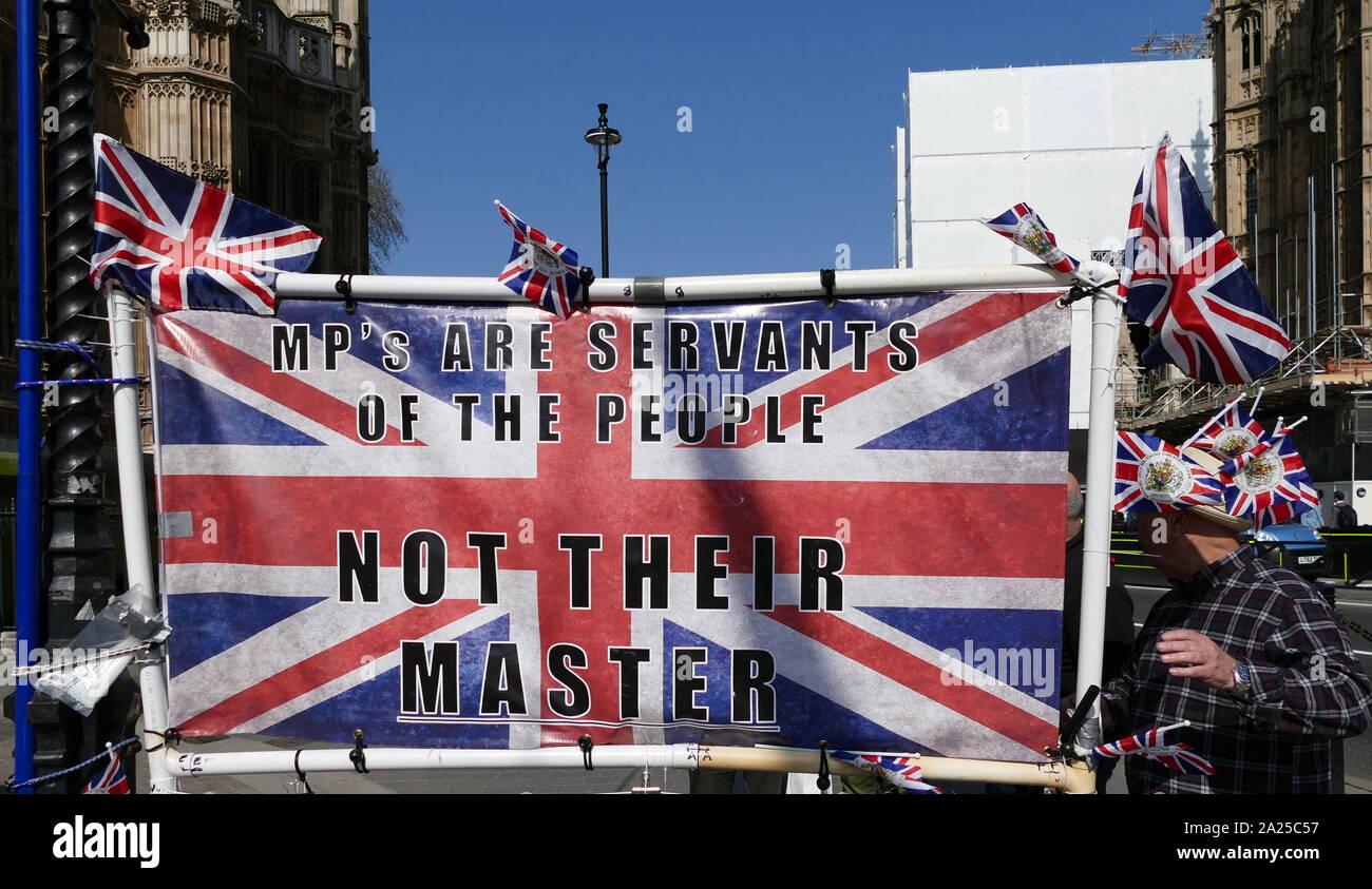 Brexit "lascia" protesta al Parlamento a Londra, Aprile 2019.Brexit è il processo del ritiro del Regno Unito (UK) dall'Unione europea (UE). A seguito di un referendum tenutosi il 23 giugno 2016 in cui 51,9 per cento di quelle supportate di voto a lasciare l'UE Foto Stock