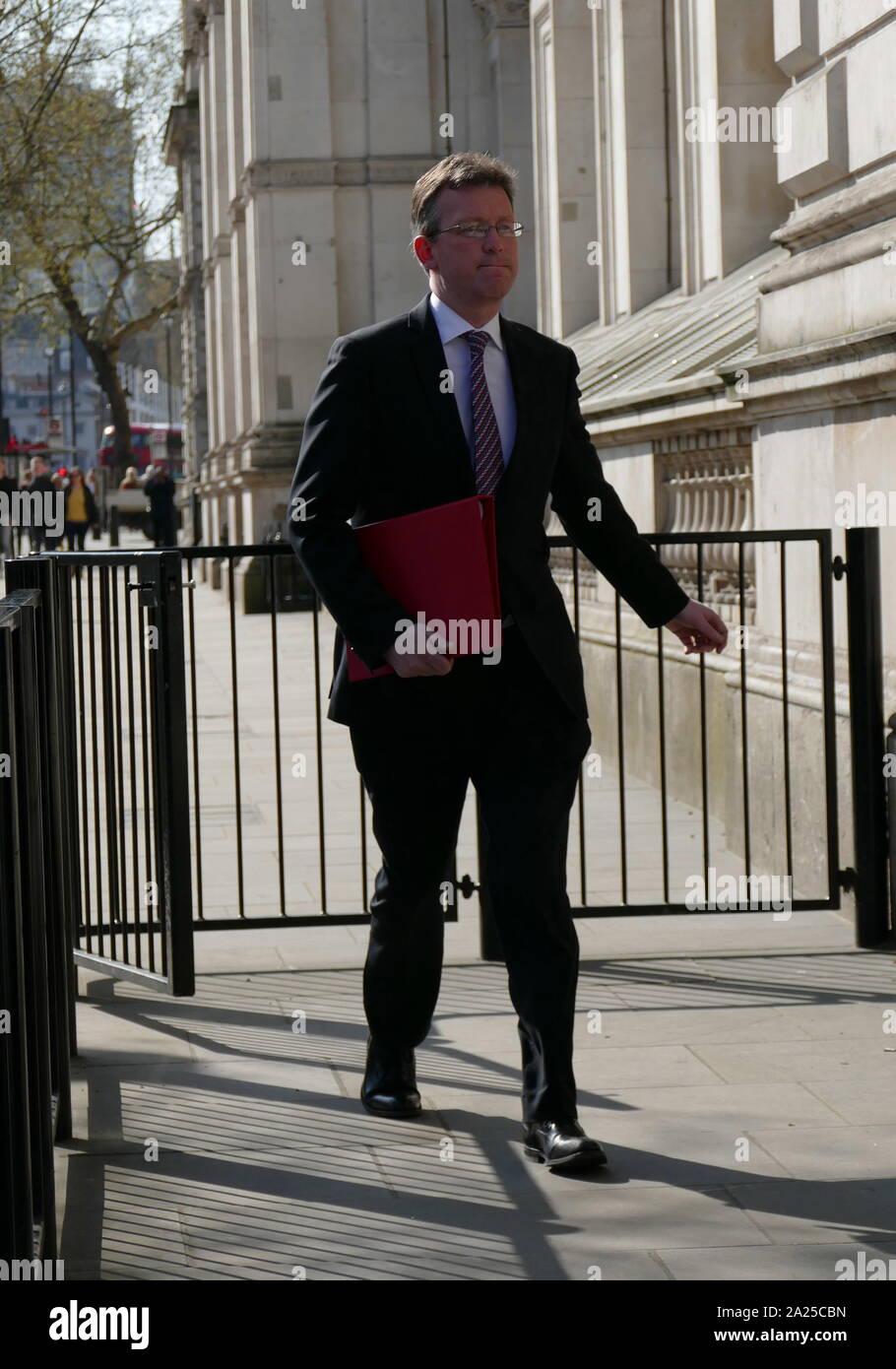 Jeremy Wright, conservatore inglese politico del partito; cultura segretario, e Membro del Parlamento (MP) arriva a Downing Street. Aprile 2019 Foto Stock