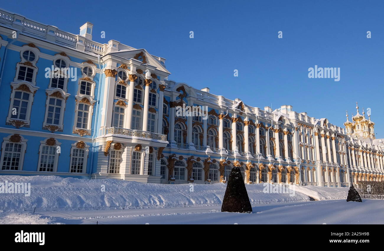 Esterno del Palazzo di Caterina, un palazzo rococò che si trova nella città di Carskoe Selo. Foto Stock