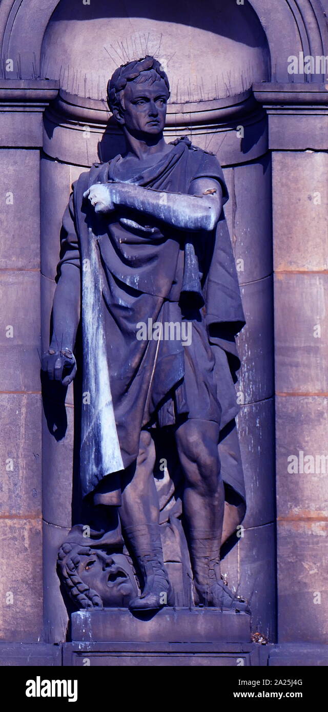 Scultura di Francois-Joseph Talma (1763-1826), attore francese; Museo del Louvre facciata, Parigi, Francia Foto Stock