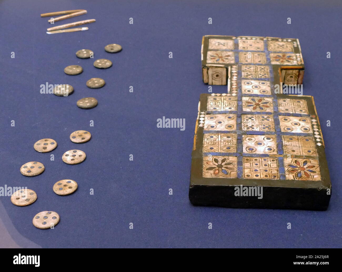 Il gioco reale di Ur, o gioco di venti piazze, è un gioco di antica Mesopotamia. È noto da due altipiani, scoperto nelle tombe reali di Ur da Leonard Woolley nel 1920s. datato circa 2600 BC. BC, Foto Stock