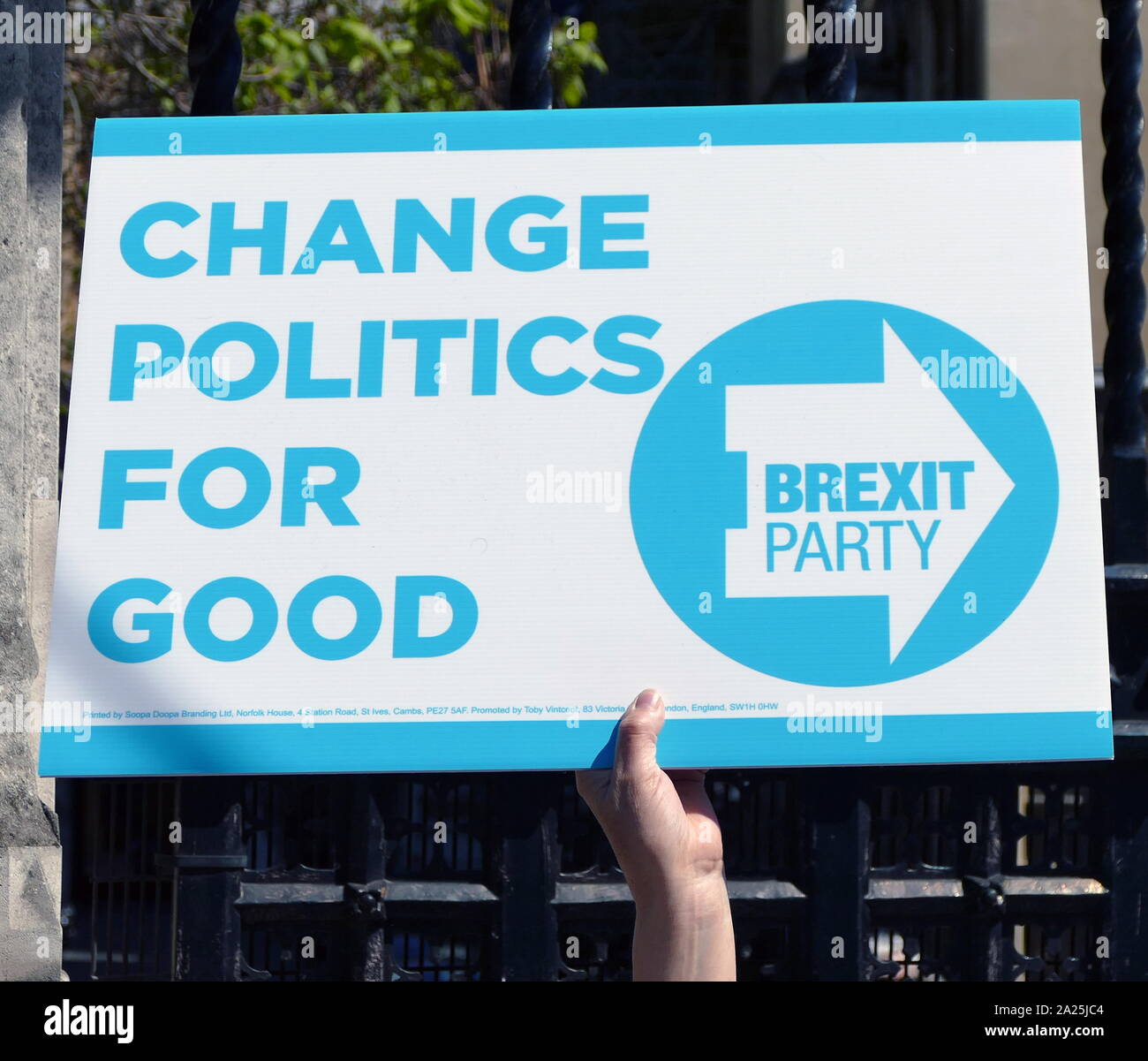 Partito Brexit cartello fuori il Parlamento del Regno Unito, maggio 2019. Brexit lottato durante le elezioni del Parlamento europeo 2019. Il Brexit Party è un euroscettico partito politico nel Regno Unito che è stata formata nel 2019 Foto Stock