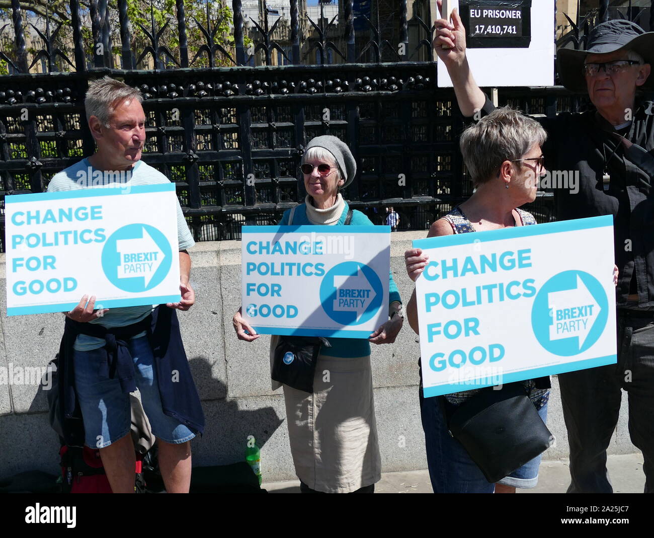 Partito Brexit segni al di fuori il Parlamento del Regno Unito, maggio 2019. Brexit lottato durante le elezioni del Parlamento europeo 2019. Il Brexit Party è un euroscettico partito politico nel Regno Unito che è stata formata nel 2019 Foto Stock