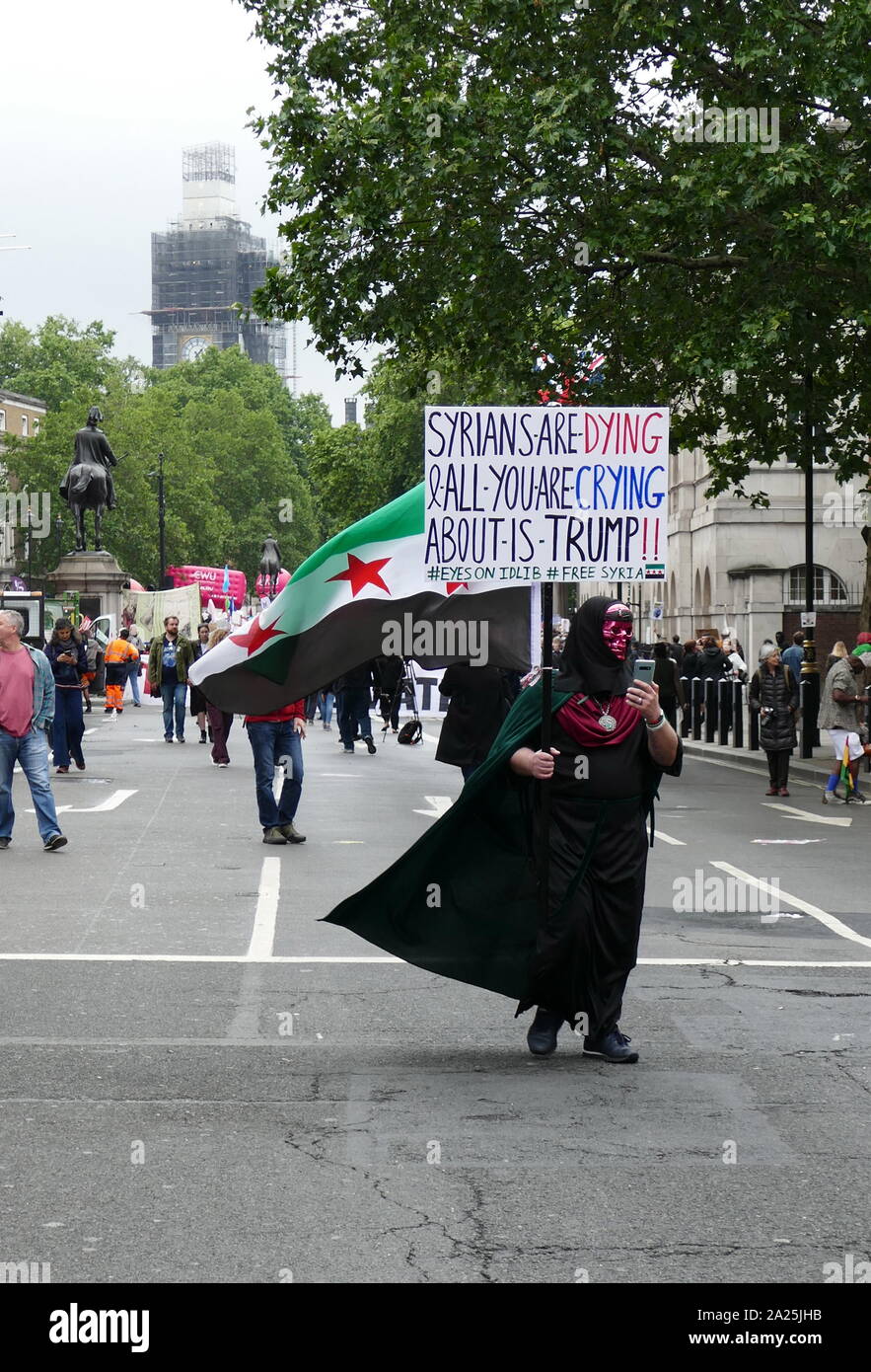 Manifestazioni a Whitehall e Trafalgar Square a Londra durante la visita di Stato del Presidente americano Donald Trump in Gran Bretagna; Giugno 2019 Foto Stock