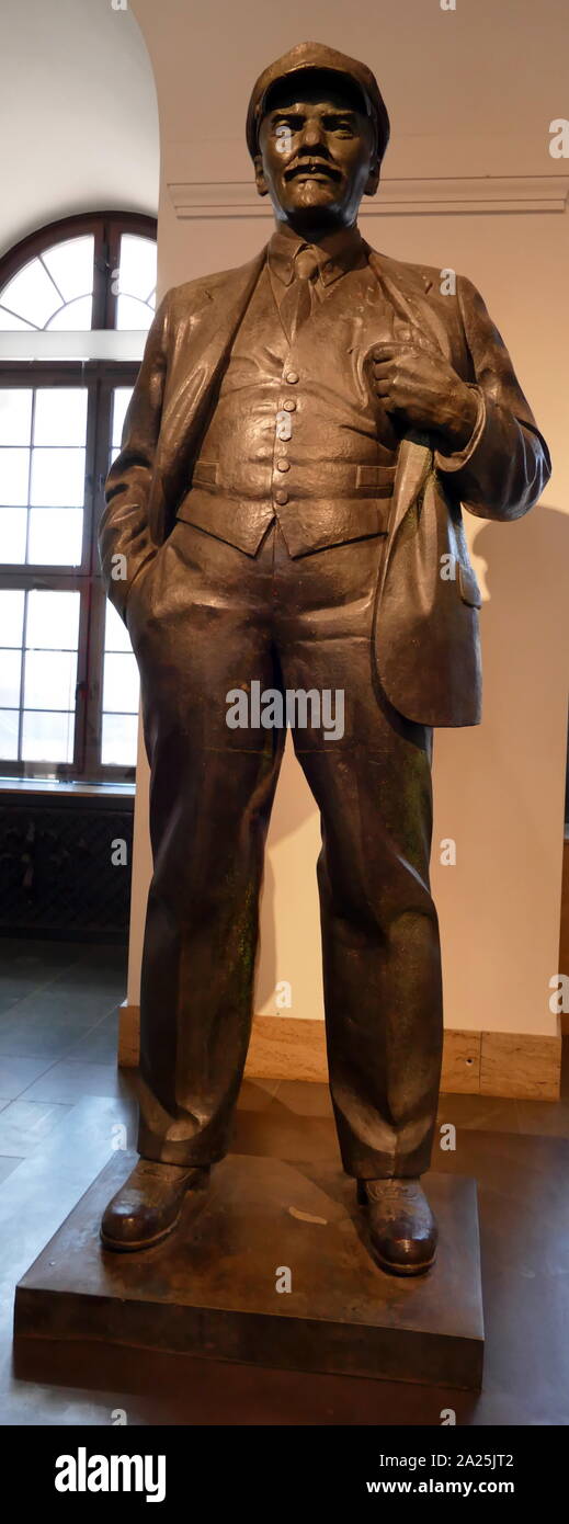 Statua di bronzo di Vladimir Lenin, leader del Bolshevik Rivoluzione Russa; 1925 da Matwej Maniser morì 1967 Foto Stock