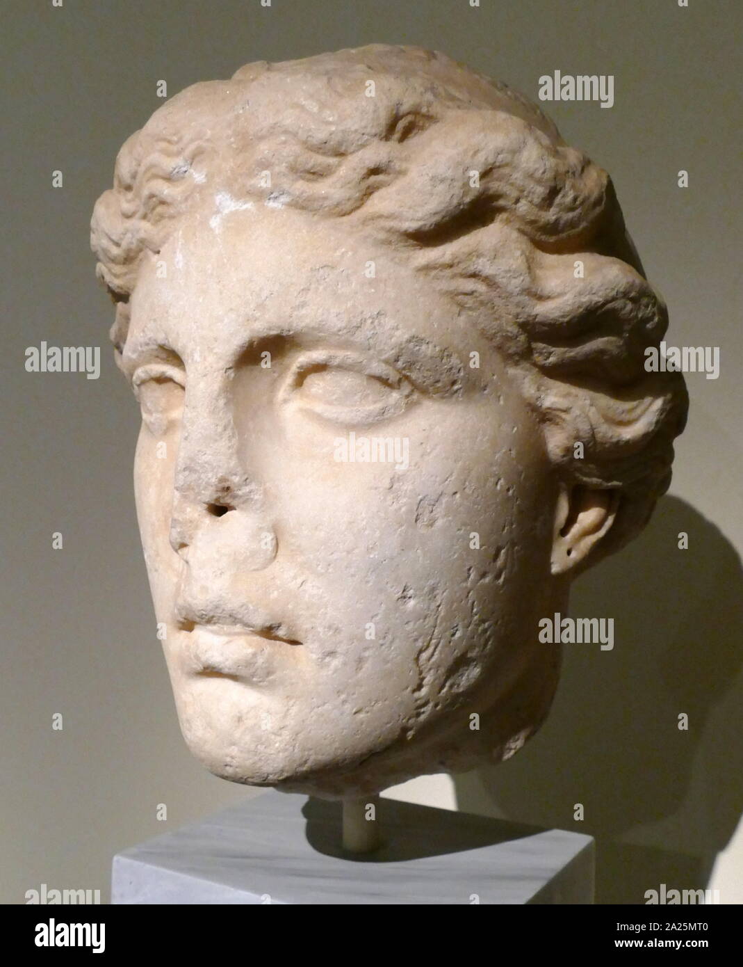 La scultura in marmo di un volto femminile (eventualmente Hera) Foto Stock