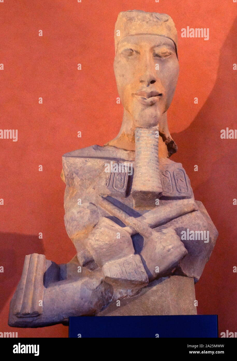 Re Akhenaton; Statua datata 1350 BC trovata a Karnak, Egitto Foto Stock