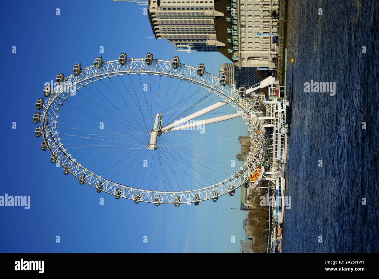 Vista del London Eye e County Hall Foto Stock