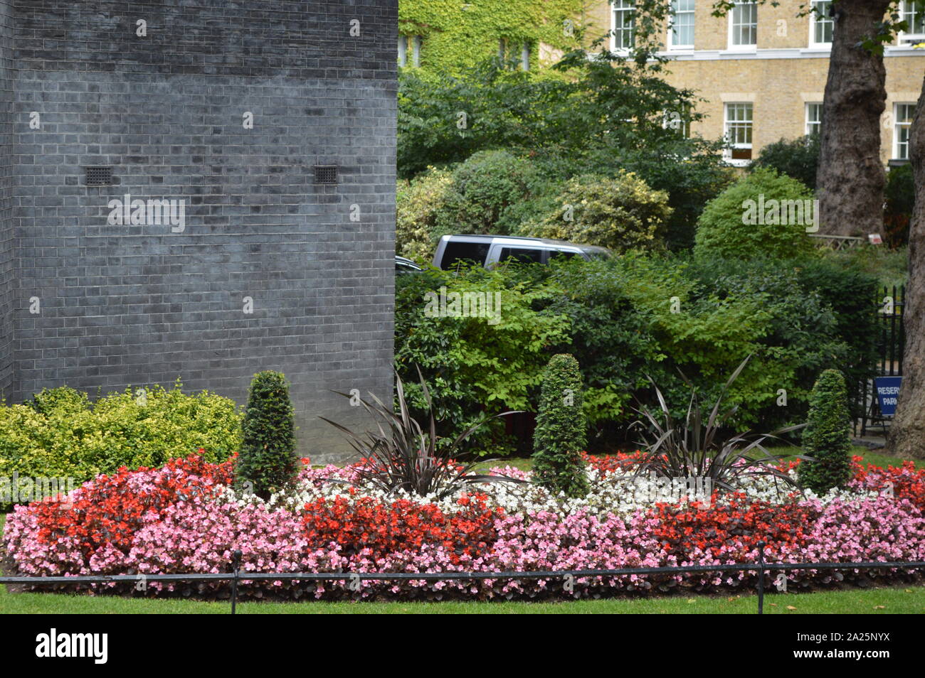 Il primo ministro dell'auto è riparata in modo discreto a lato ingresso 10 di Downing Street, Londra home del primo mister di gran bretagna Foto Stock