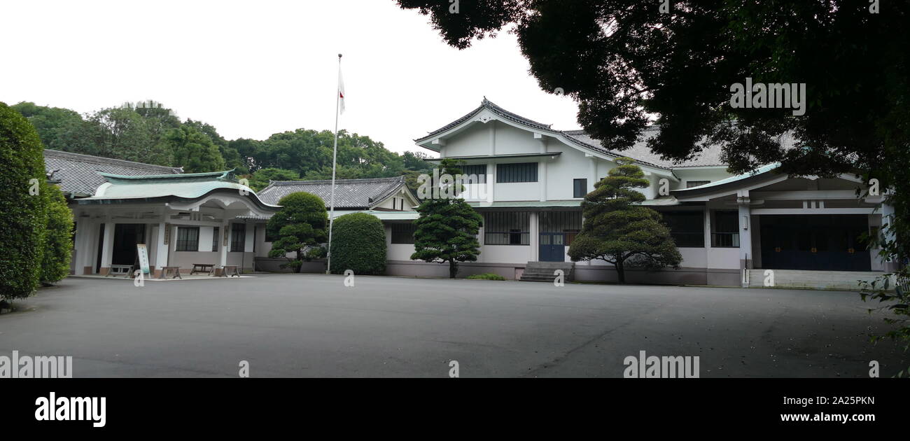 Il Tempio di Meiji, in Shibuya, Tokyo. Questo santuario scintoista che è dedicata ai distillati deificato dell'Imperatore Meiji e alla sua consorte, Imperatrice Shoken. Il santuario non contengono l'imperatore del grave, che si trova a Fushimi-momoyama, a sud di Kyoto. Foto Stock