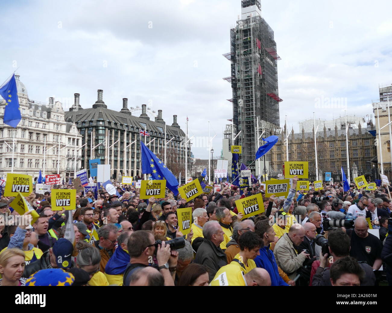 Il "voto popolare' marzo in piazza del Parlamento, Londra. Il voto popolare marzo ha avuto luogo a Londra il 23 marzo 2019 come parte di una serie di dimostrazioni di protesta contro Brexit, chiamata per un nuovo referendum e chiedere al governo britannico di revocare l'articolo 50. Essa ha portato al capitale di centinaia di migliaia di manifestanti, o di più di un milione di persone secondo gli organizzatori. Foto Stock