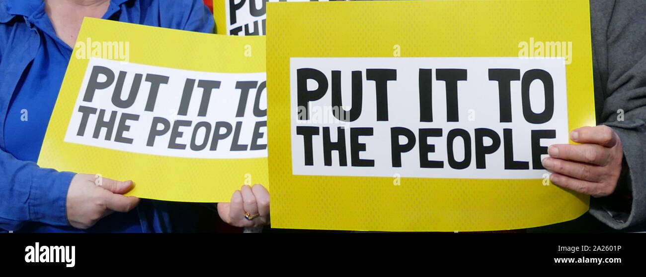 Il "voto popolare' marzo in piazza del Parlamento, Londra. Il voto popolare marzo ha avuto luogo a Londra il 23 marzo 2019 come parte di una serie di dimostrazioni di protesta contro Brexit, chiamata per un nuovo referendum e chiedere al governo britannico di revocare l'articolo 50. Essa ha portato al capitale di centinaia di migliaia di manifestanti, o di più di un milione di persone secondo gli organizzatori. Foto Stock