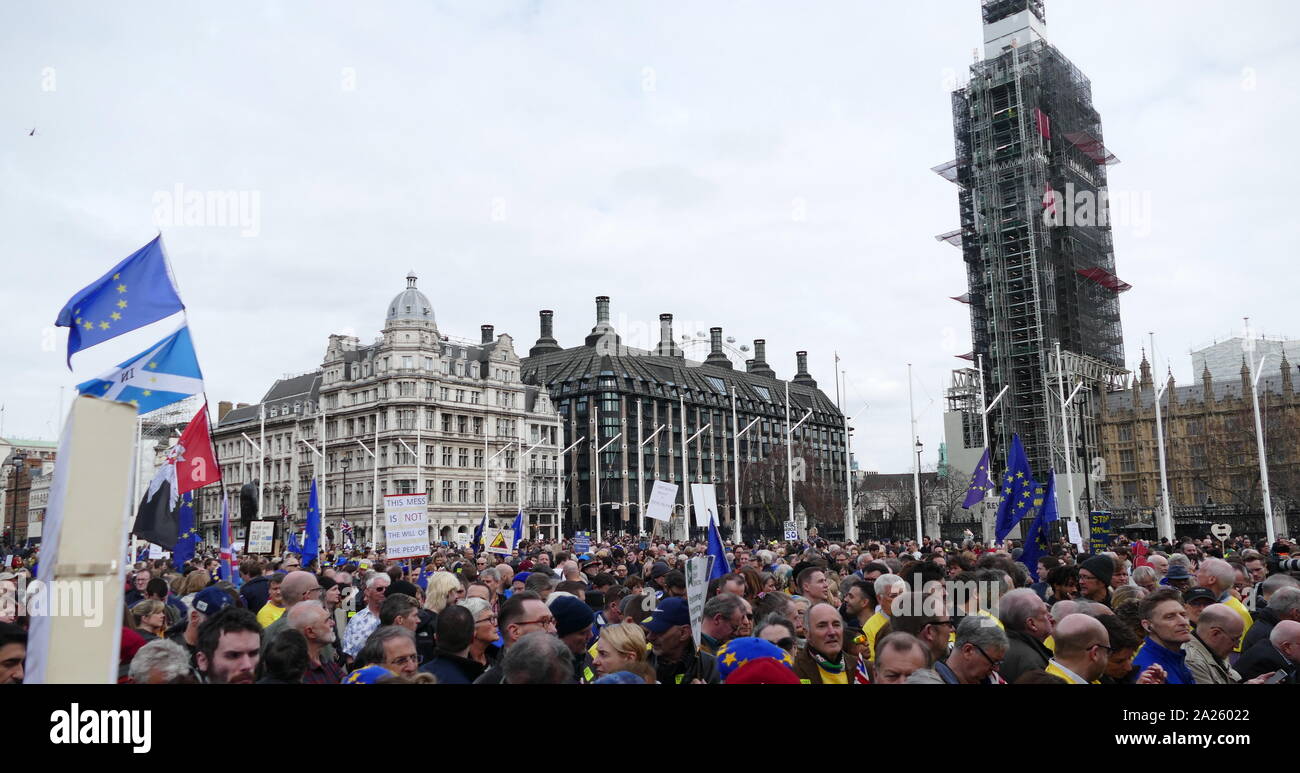 Il "voto popolare' marzo in piazza del Parlamento, Londra. Il voto popolare marzo ha avuto luogo a Londra il 23 marzo 2019 come parte di una serie di dimostrazioni di protesta contro Brexit, chiamata per un nuovo referendum e chiedere al governo britannico di revocare l'articolo 50. Essa ha portato al capitale di centinaia di migliaia di manifestanti, o di più di un milione di persone secondo gli organizzatori. Foto Stock