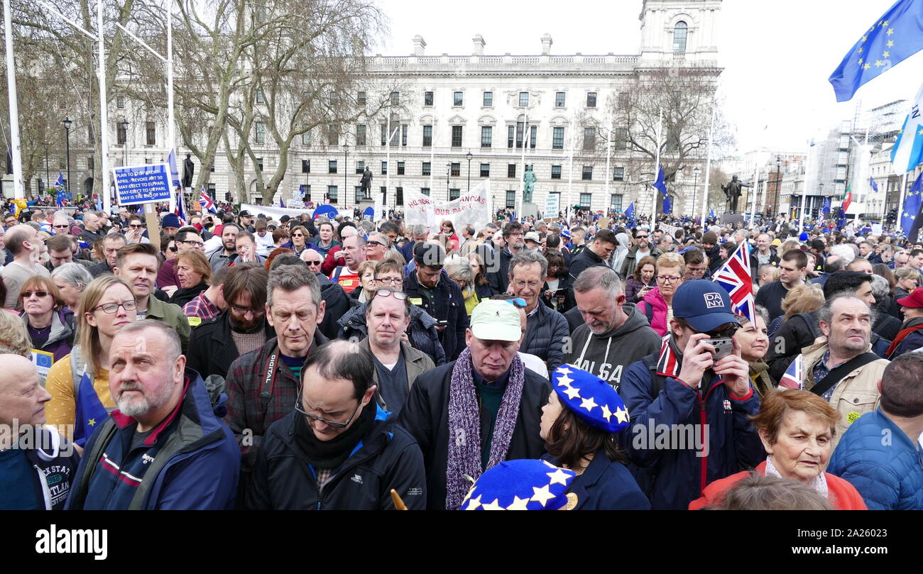 Il "voto popolare' marzo in piazza del Parlamento, Londra. Il voto popolare marzo ha avuto luogo a Londra il 23 marzo 2019 come parte di una serie di dimostrazioni di protesta contro Brexit, chiamata per un nuovo referendum e chiedere al governo britannico di revocare l'articolo 50. Essa ha portato al capitale di centinaia di migliaia di manifestanti, o di più di un milione di persone secondo gli organizzatori. Foto Stock