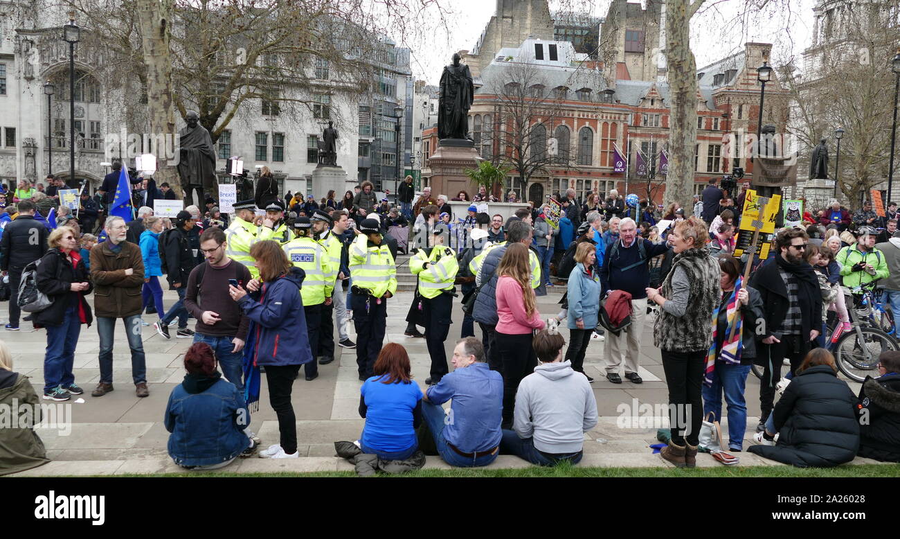 Il "voto popolare' marzo in piazza del Parlamento, Londra. Il voto popolare marzo ha avuto luogo a Londra il 23 marzo 2019 come parte di una serie di dimostrazioni di protesta contro Brexit, chiamata per un nuovo referendum e chiedere al governo britannico di revocare l'articolo 50. Essa ha portato al capitale di centinaia di migliaia di manifestanti, o di più di un milione di persone secondo gli organizzatori. Foto Stock