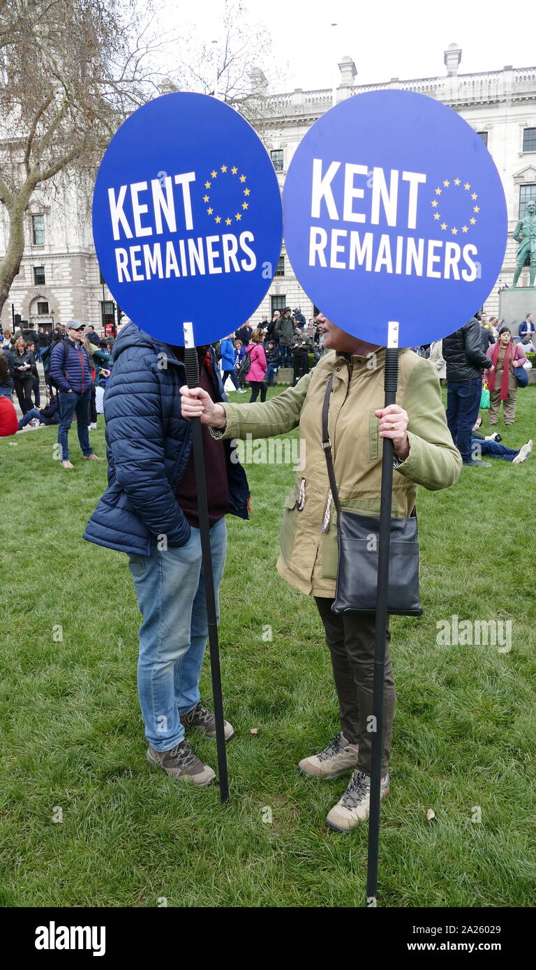 Il "voto popolare' marzo in piazza del Parlamento, Londra. Il voto popolare marzo ha avuto luogo a Londra il 23 marzo 2019 come parte di una serie di dimostrazioni di protesta contro Brexit, chiamata per un nuovo referendum e chiedere al governo britannico di revocare l'articolo 50. Essa ha portato al capitale di centinaia di migliaia di manifestanti, o di più di un milione di persone secondo gli organizzatori. Foto Stock