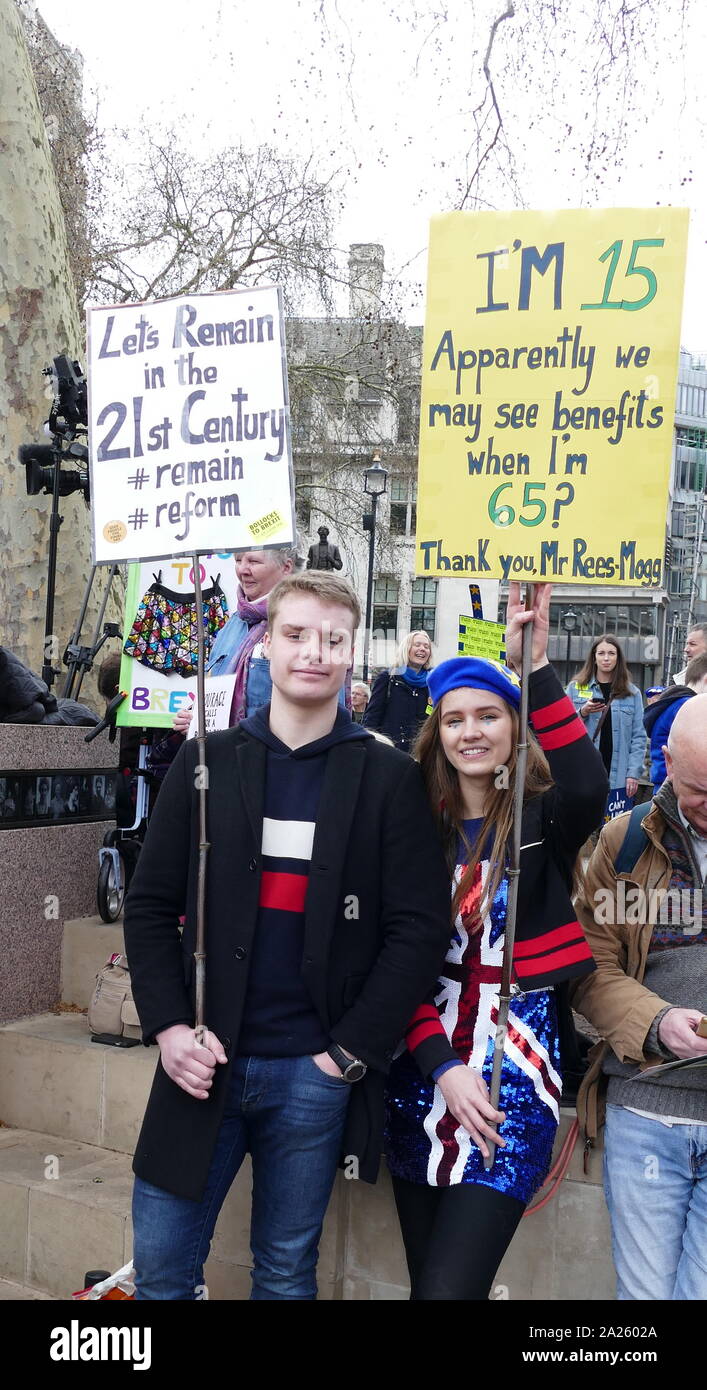 Il "voto popolare' marzo in piazza del Parlamento, Londra. Il voto popolare marzo ha avuto luogo a Londra il 23 marzo 2019 come parte di una serie di dimostrazioni di protesta contro Brexit, chiamata per un nuovo referendum e chiedere al governo britannico di revocare l'articolo 50. Essa ha portato al capitale di centinaia di migliaia di manifestanti, o di più di un milione di persone secondo gli organizzatori. Foto Stock