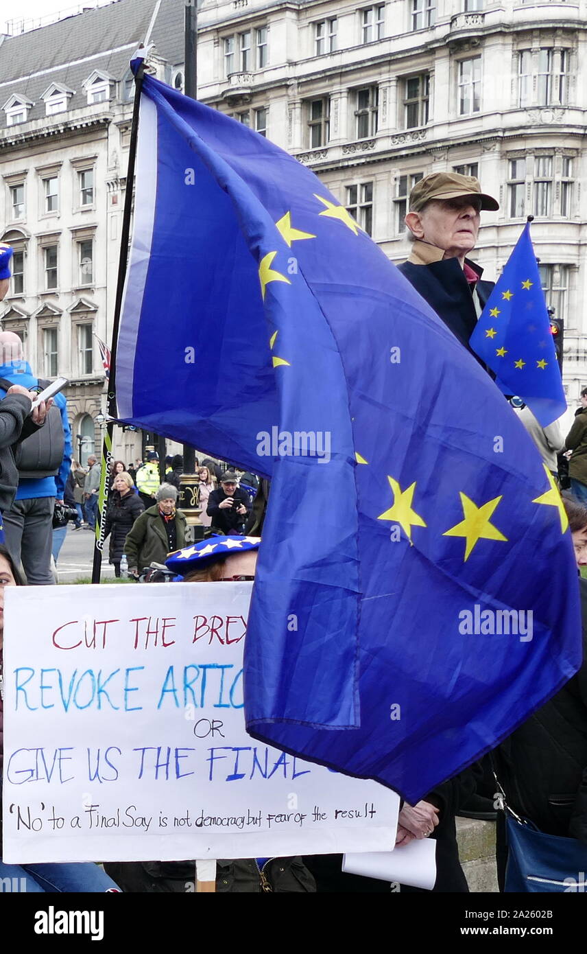 Il "voto popolare' marzo in piazza del Parlamento, Londra. Il voto popolare marzo ha avuto luogo a Londra il 23 marzo 2019 come parte di una serie di dimostrazioni di protesta contro Brexit, chiamata per un nuovo referendum e chiedere al governo britannico di revocare l'articolo 50. Essa ha portato al capitale di centinaia di migliaia di manifestanti, o di più di un milione di persone secondo gli organizzatori. Foto Stock