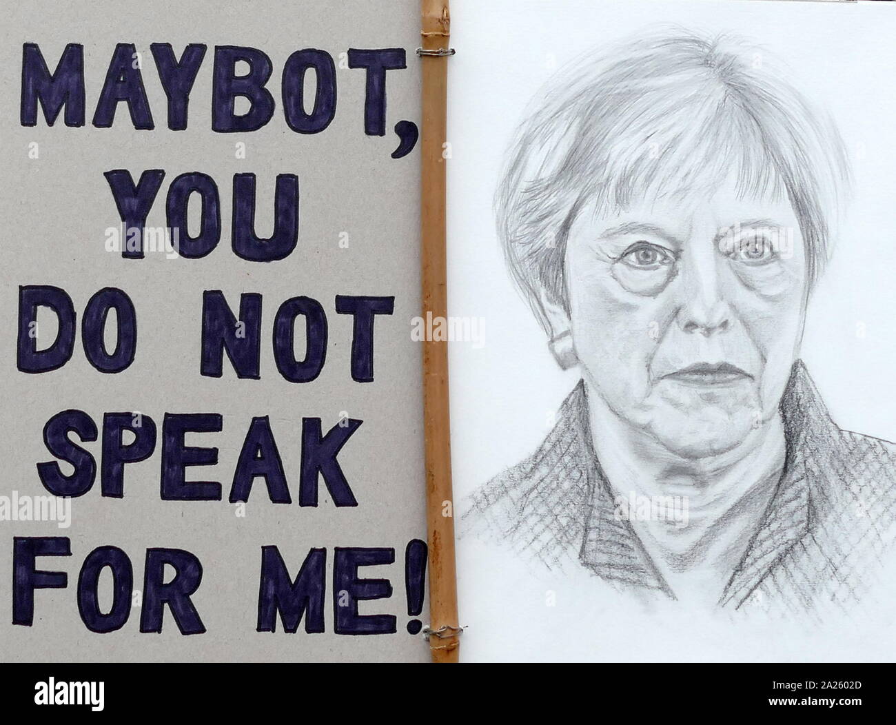 Segno raffigurante Theresa Maggio (Maybot) eseguito presso il "voto popolare' marzo in piazza del Parlamento, Londra. Il voto popolare marzo ha avuto luogo a Londra il 23 marzo 2019 come parte di una serie di dimostrazioni di protesta contro Brexit, chiamata per un nuovo referendum e chiedere al governo britannico di revocare l'articolo 50. Essa ha portato al capitale di centinaia di migliaia di manifestanti, o di più di un milione di persone secondo l'organizzazione Foto Stock