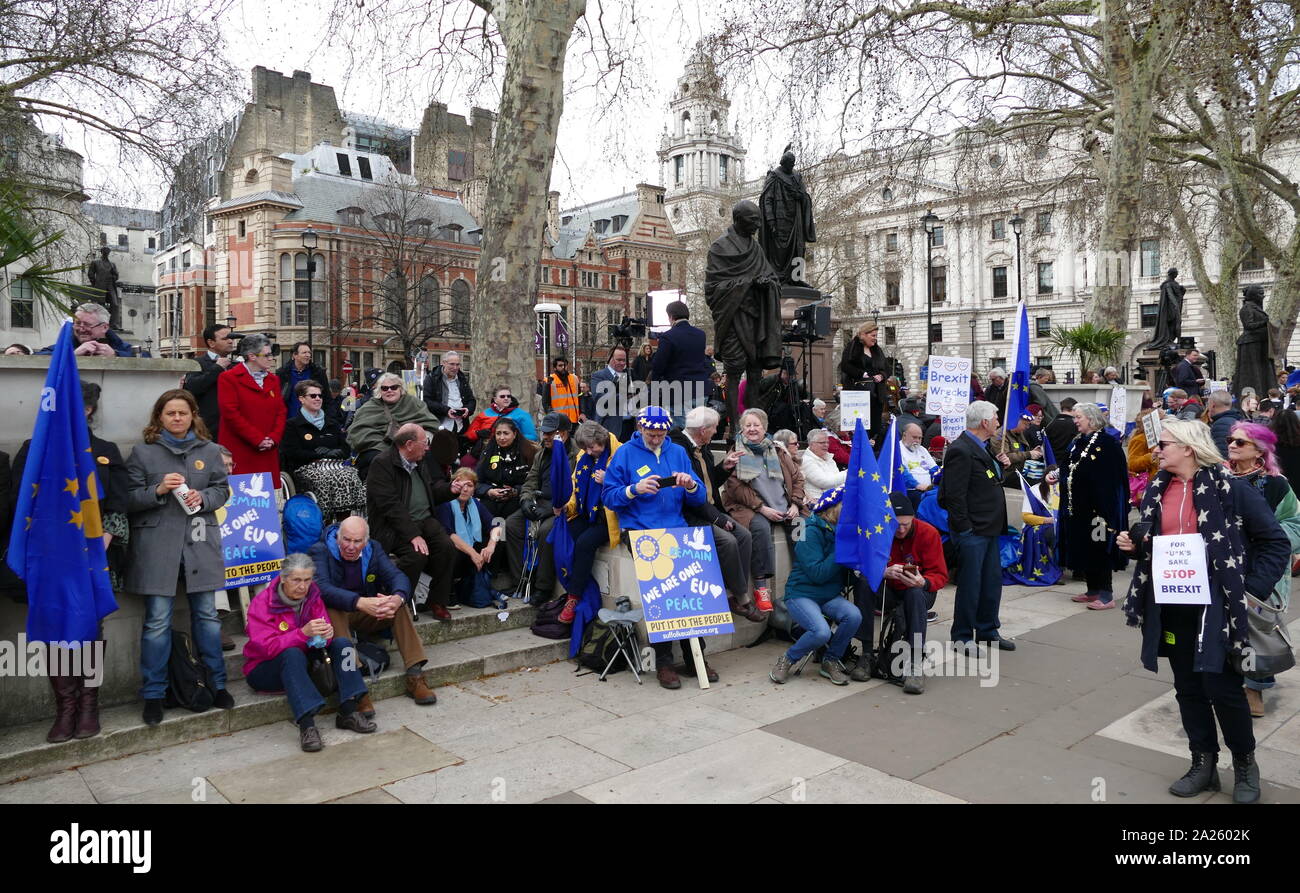 Il "voto popolare' marzo in piazza del Parlamento, Londra. Il voto popolare marzo ha avuto luogo a Londra il 23 marzo 2019 come parte di una serie di dimostrazioni di protesta contro Brexit, chiamata per un nuovo referendum e chiedere al governo britannico di revocare l'articolo 50. Essa ha portato al capitale di centinaia di migliaia di manifestanti, o di più di un milione di persone secondo gli organizzatori. Foto Stock
