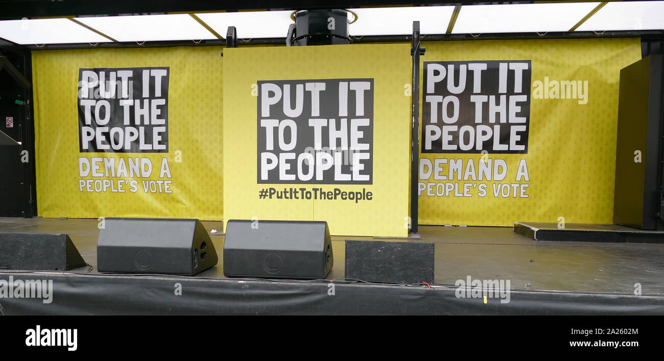 Il "voto popolare' marzo in piazza del Parlamento, Londra. Il voto popolare marzo ha avuto luogo a Londra il 23 marzo 2019 come parte di una serie di dimostrazioni di protesta contro Brexit, chiamata per un nuovo referendum e chiedere al governo britannico di revocare l'articolo 50. Essa ha portato al capitale di centinaia di migliaia di manifestanti, o di più di un milione di persone secondo gli organizzatori. Foto Stock