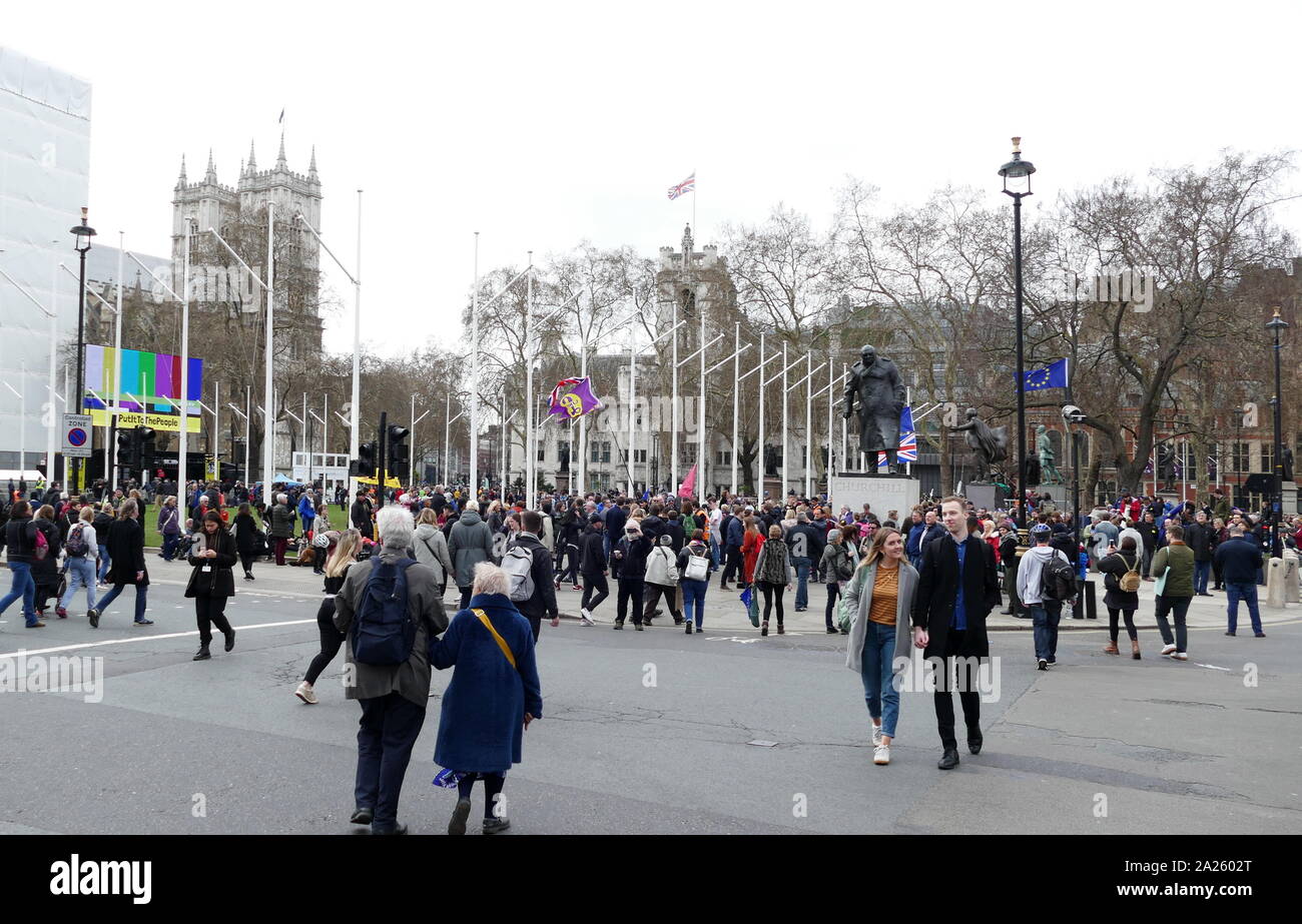 Il "voto popolare' marzo in piazza del Parlamento, Londra. Il voto popolare marzo ha avuto luogo a Londra il 23 marzo 2019 come parte di una serie di dimostrazioni di protesta contro Brexit, chiamata per un nuovo referendum e chiedere al governo britannico di revocare l'articolo 50. Essa ha portato al capitale di centinaia di migliaia di manifestanti, o di più di un milione di persone secondo gli organizzatori. Foto Stock